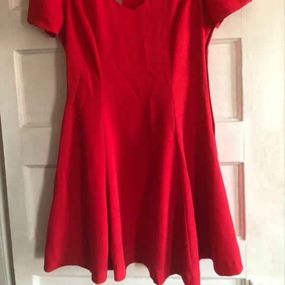 Red dress - Picture 2 of 2